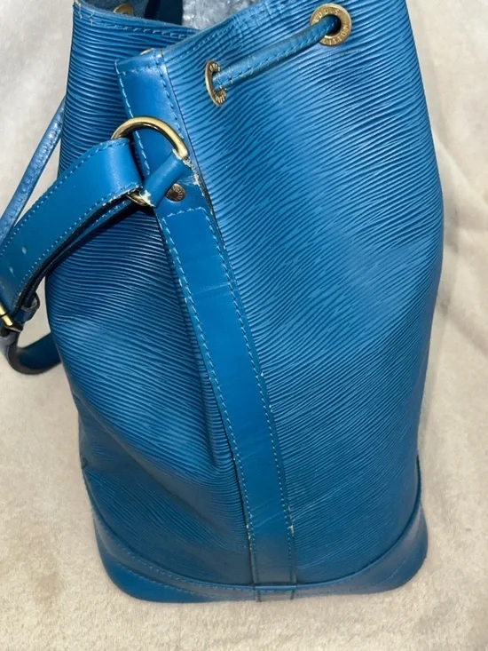 Authentic Vintage Louis Vuitton Noe Blue Epi Leather Drawstring Shoulder Bag - Picture 4 of 15